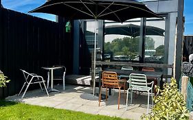 DOMBURG centrum - Luxe vakantiewoning 500 meter van strand met tuin en parkeerplaats&WIFI - Roosjesweg 2A